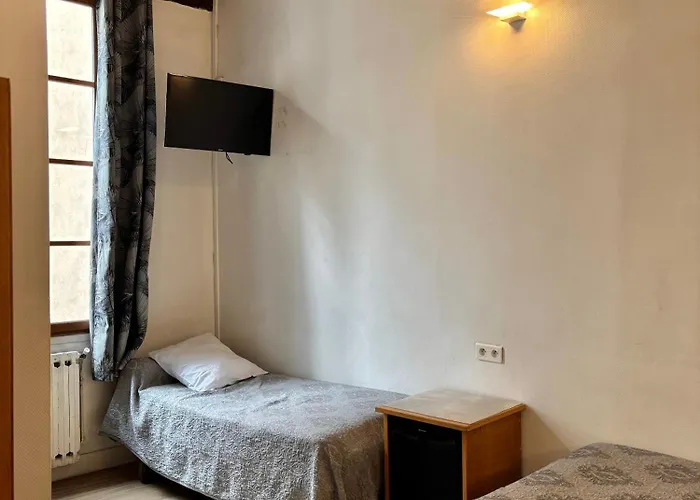 Des Fontaines 2* Paris