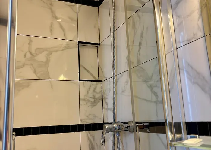 Otel Des Fontaines 2*